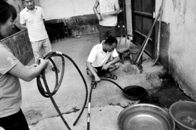 禹州一村莊地下水污染嚴重 井水一點(diǎn)火就著(zhù)（圖）
